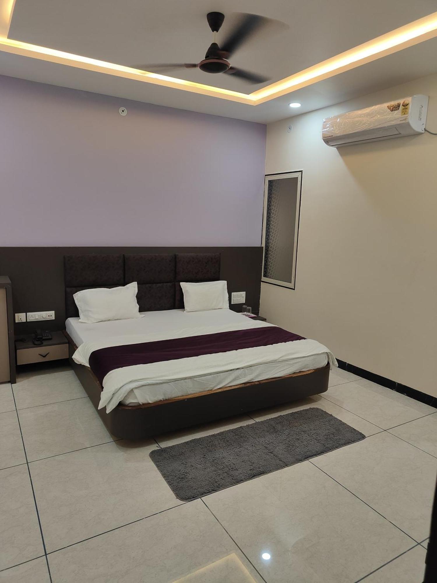Yashomati Hotel Maheshwar Ngoại thất bức ảnh
