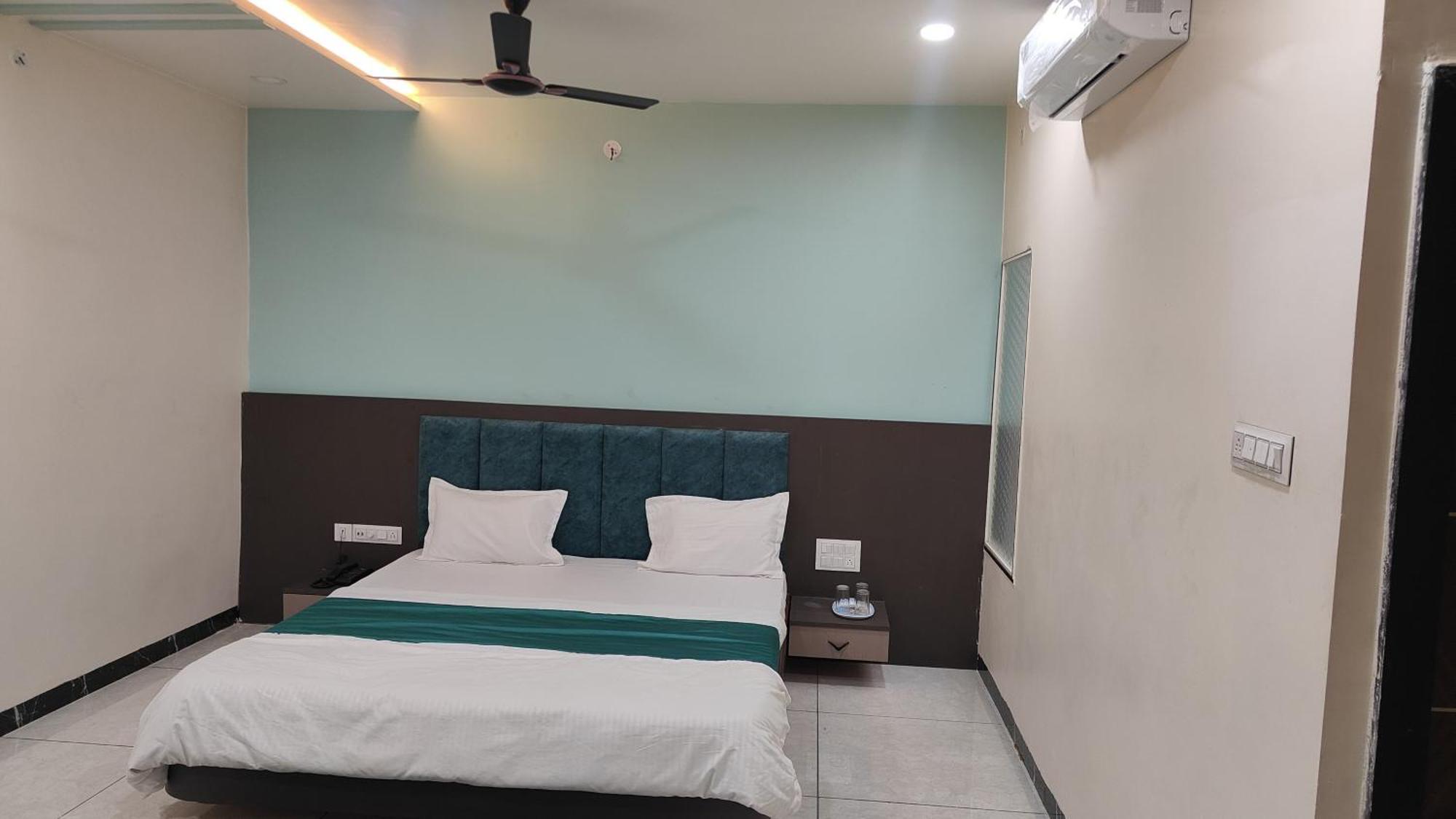Yashomati Hotel Maheshwar Ngoại thất bức ảnh