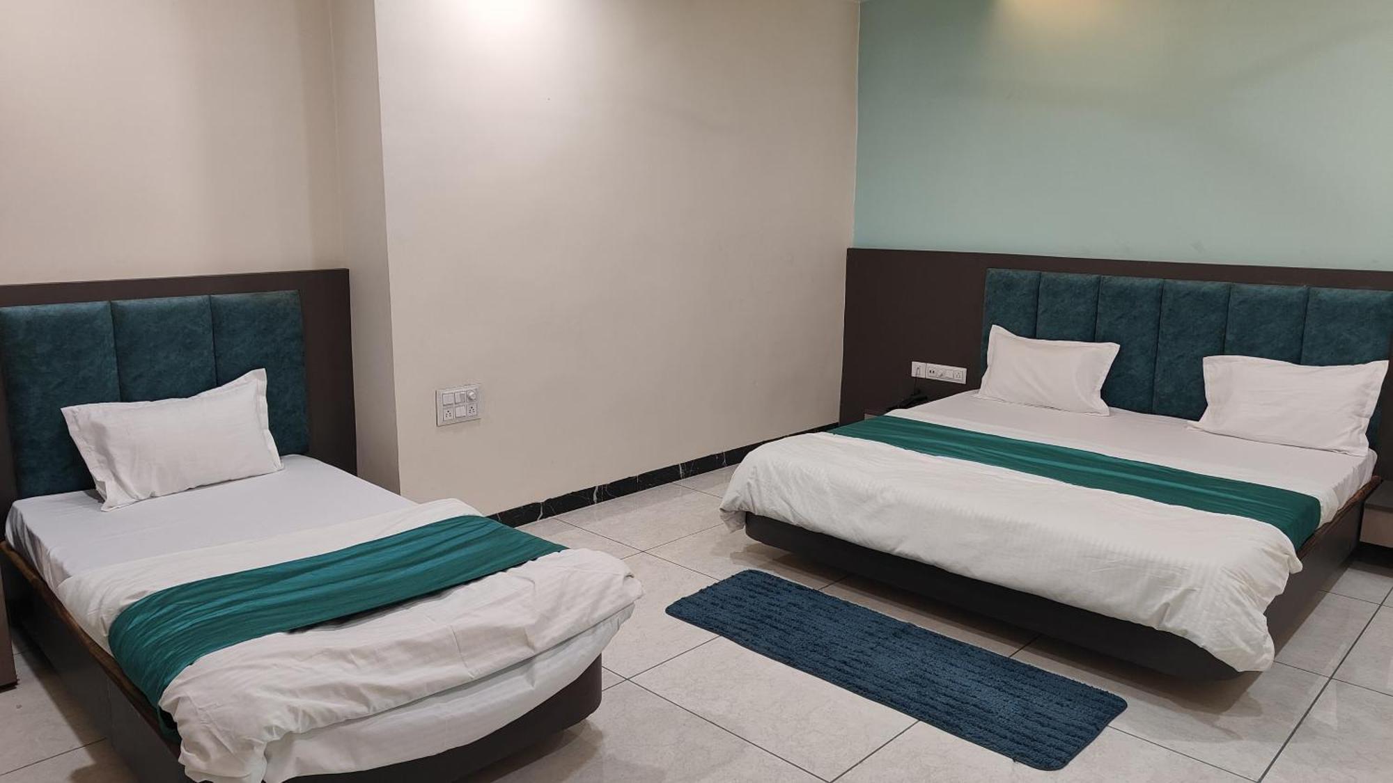 Yashomati Hotel Maheshwar Ngoại thất bức ảnh