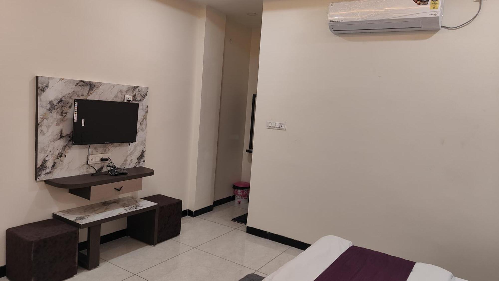 Yashomati Hotel Maheshwar Ngoại thất bức ảnh