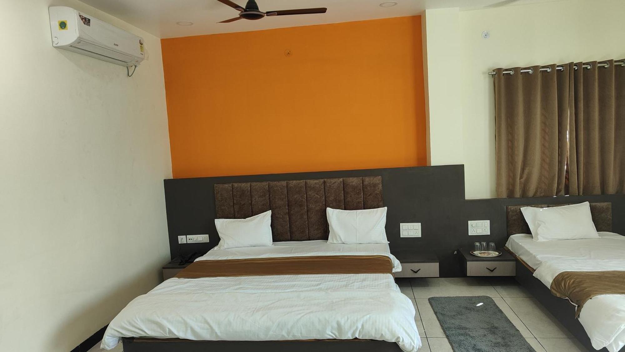 Yashomati Hotel Maheshwar Ngoại thất bức ảnh