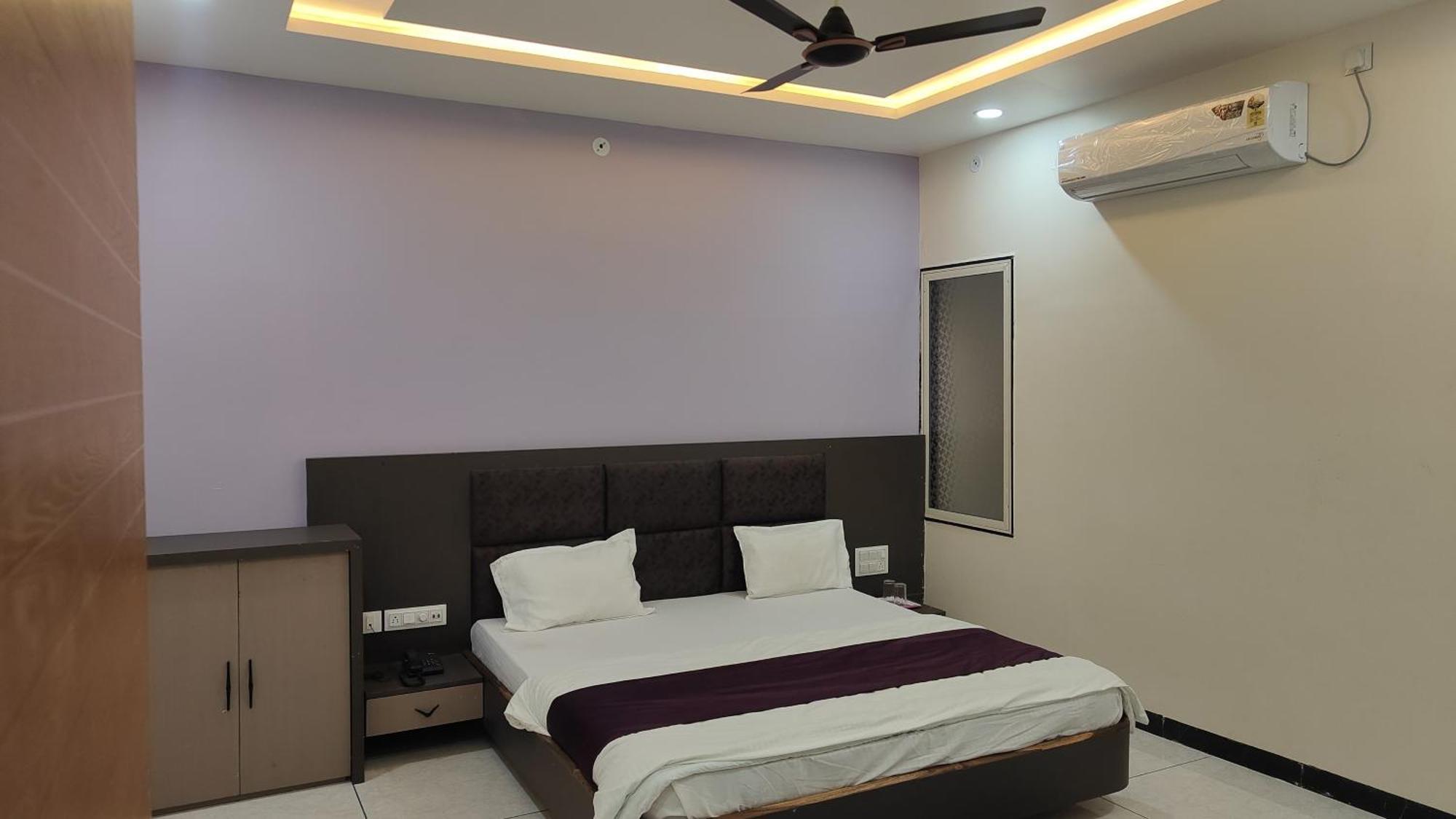 Yashomati Hotel Maheshwar Ngoại thất bức ảnh